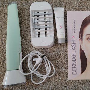 DERMAFLASH Luxe Anti-Aging Exfoliation Mint Green - Microdermabrasion - LIKE NEW